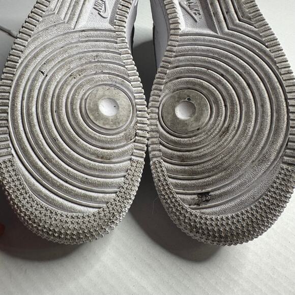 Y6 W7.5 Nike Air Force 1 Low Triple White Classic Clean Sneaker Icon Streetwear - Picture 9 of 9